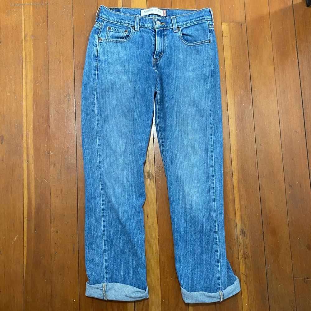 Levi’s women’s 6M Straight Leg 505